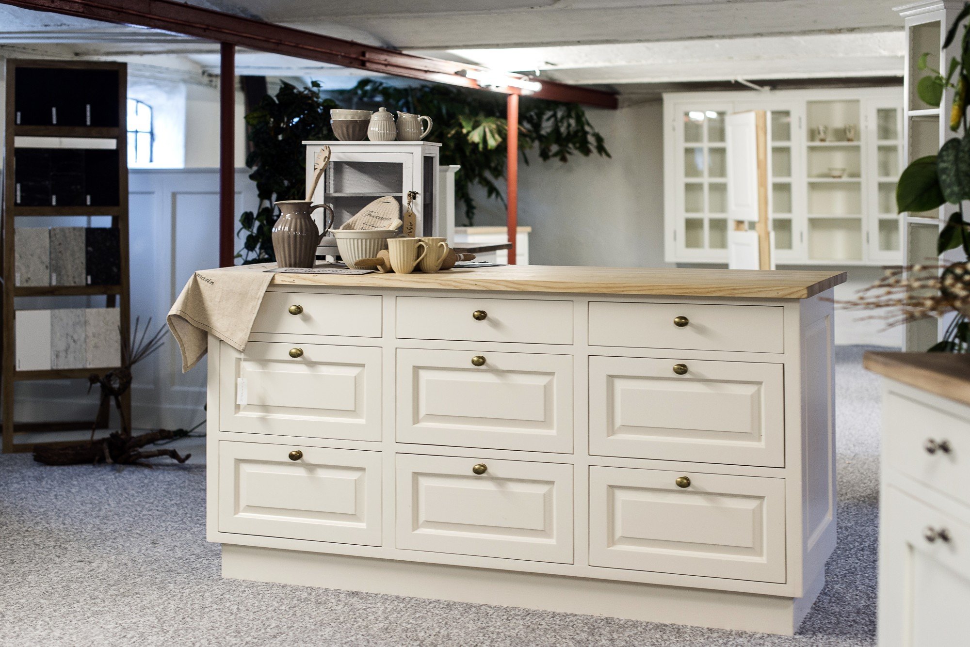 11 Tips for Organizing Your Kitchen Island Drawers